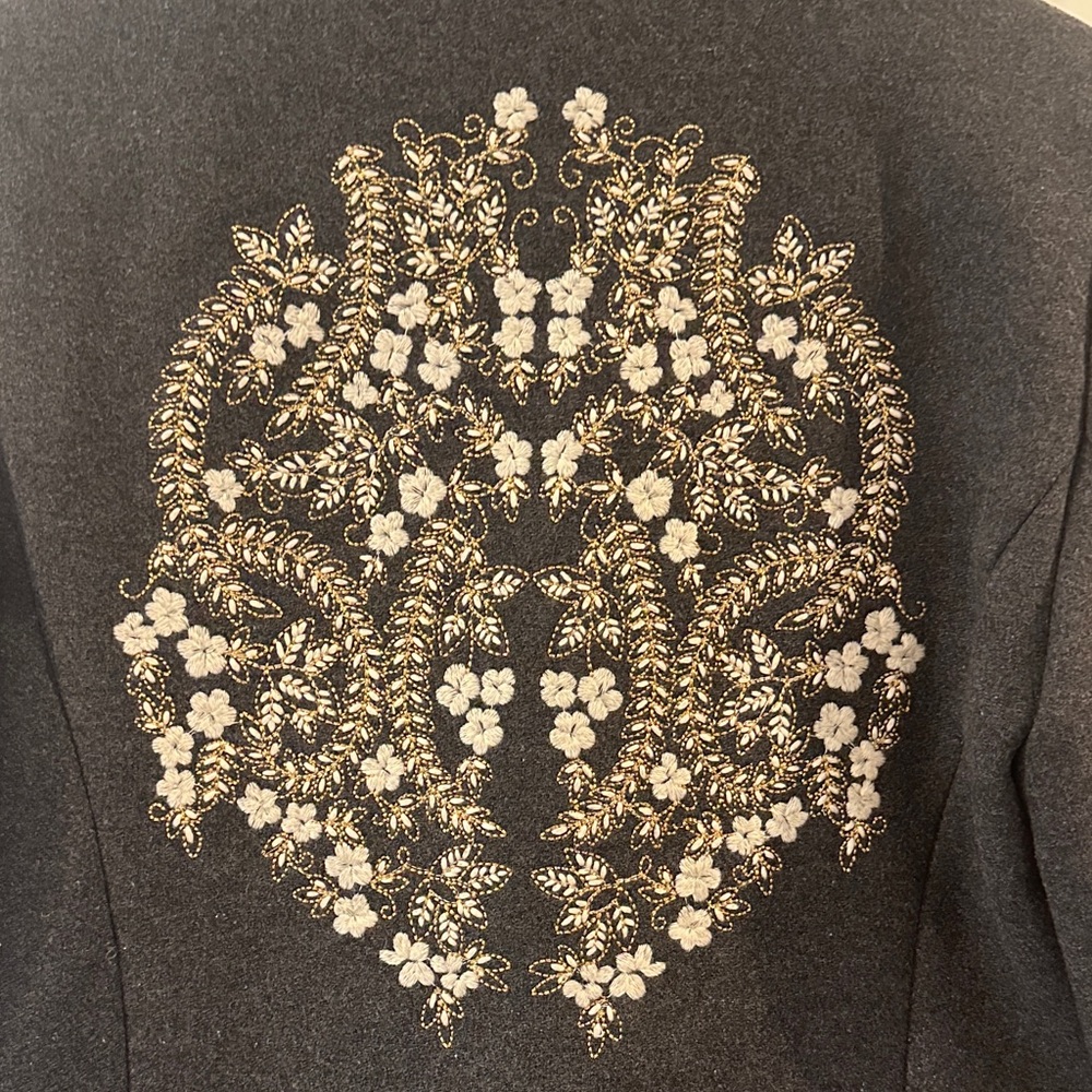 Chic Military-Style Gray Blazer with Gold Embroidery - Picture 7 of 7